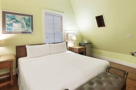 Curry House - Pool, King Bed & Balcony! Room 7 Key West Exterior foto